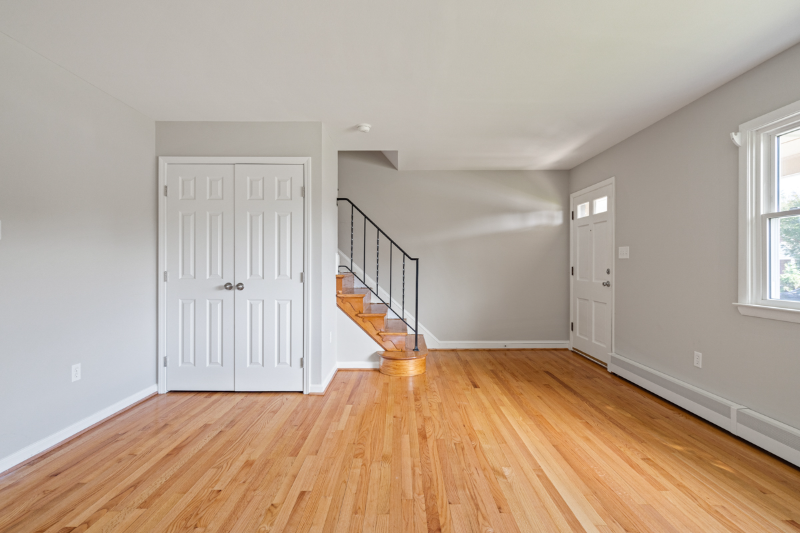 707 Fairview Avenue - Photo 4 of 27