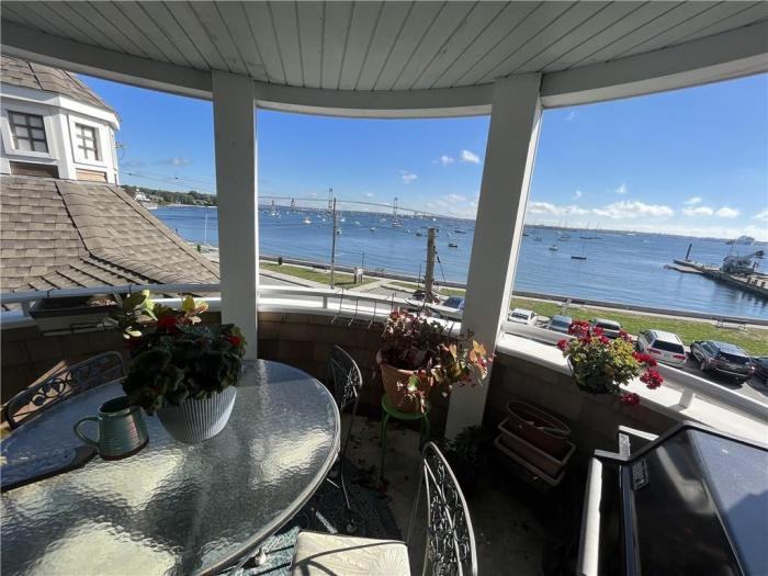 53 Conanicus Ave - Photo 3 of 19