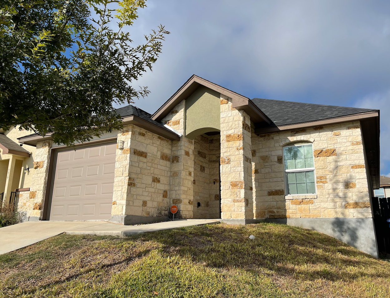 7015 Hallie Ridge San Antonio, Tx. 78227 #1 - Photo 2 of 30
