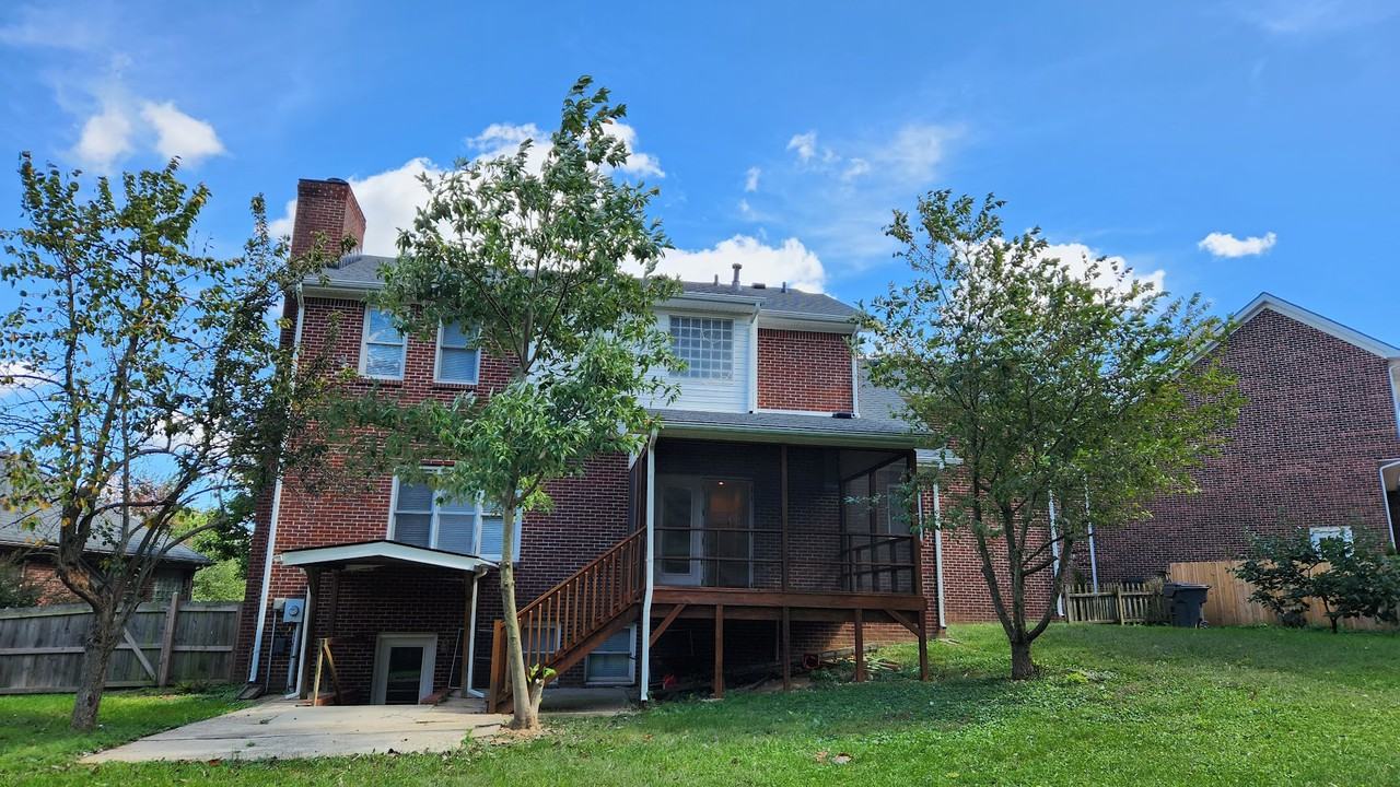 3305 Mallory Circle - Photo 4 of 23