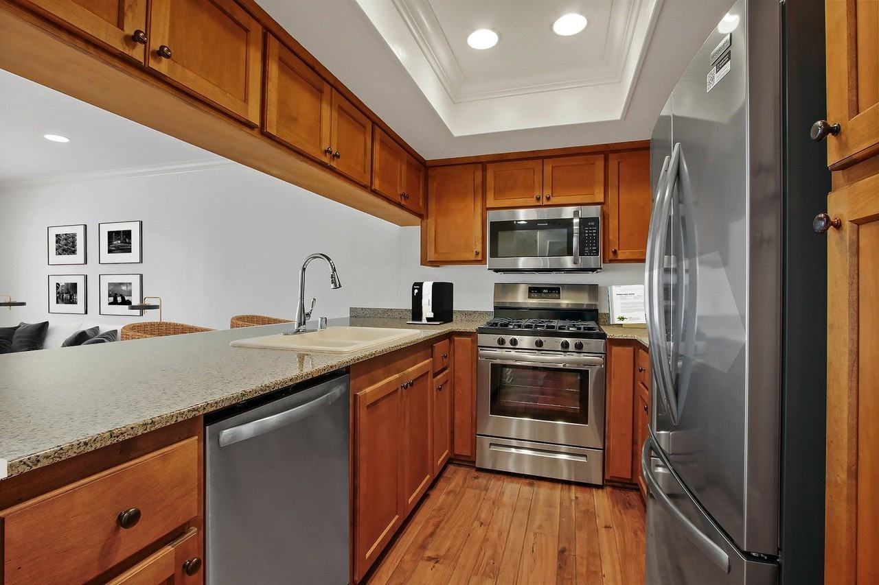 North Harper House - Photo 4 of 39