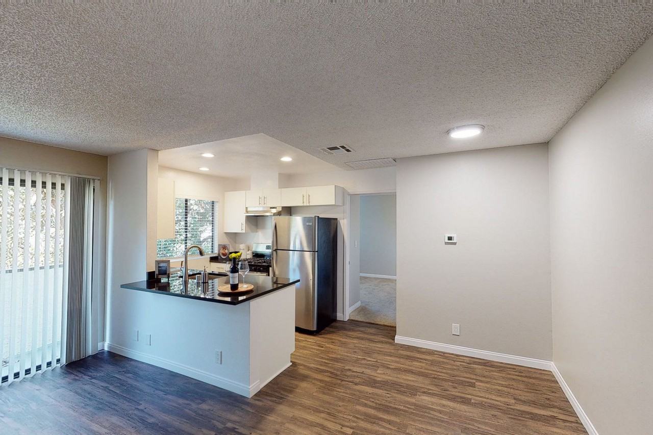 Mentone Apartments - Photo 4 of 74