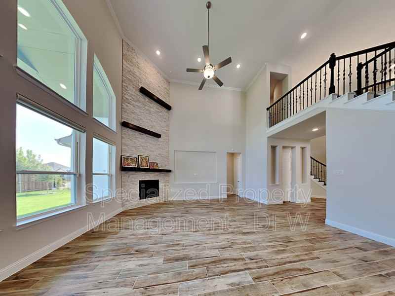 2409 Maidenhair Rd - Photo 2 of 32