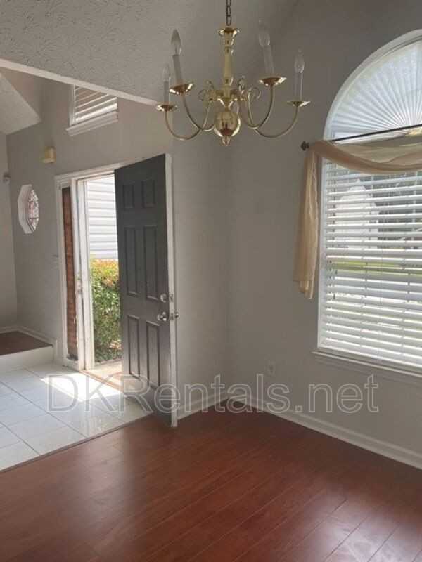 1109 Mary Lee Ct - Photo 4 of 33