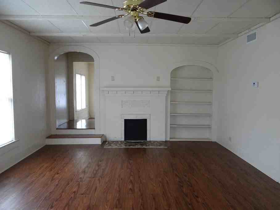 2120 Victoria St - Photo 2 of 19