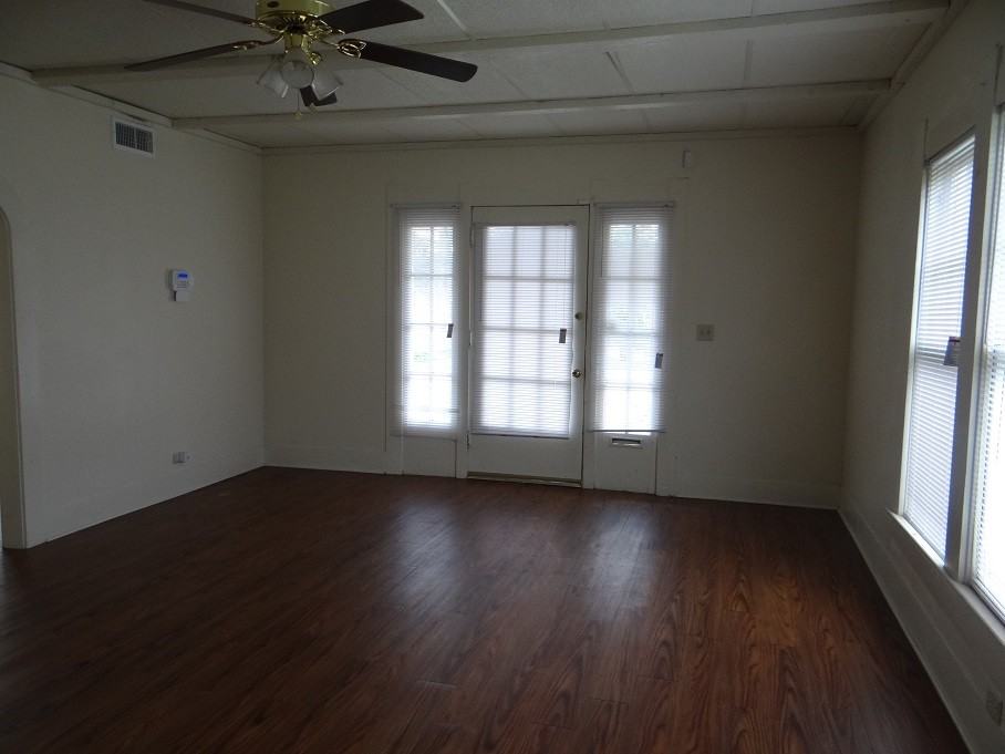 2120 Victoria St - Photo 3 of 19