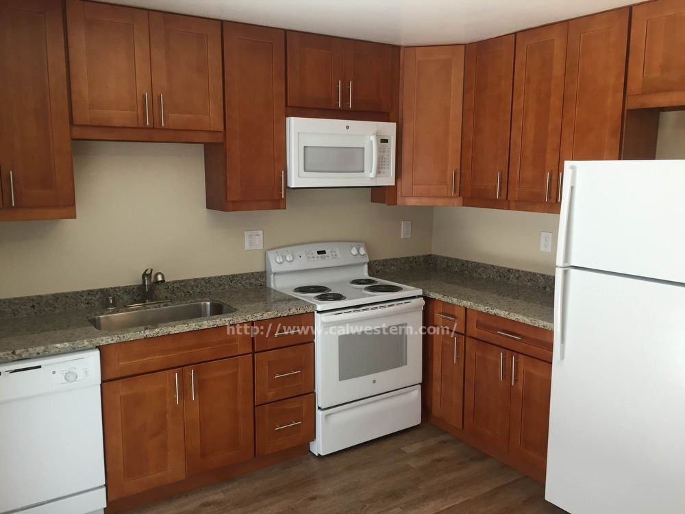 1111 Oakmont Dr - Photo 3 of 11