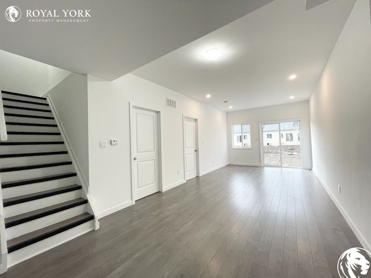 352 Alberta St - Photo 2 of 33