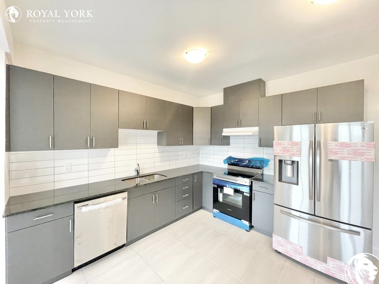 74 Middleton St - Photo 2 of 31