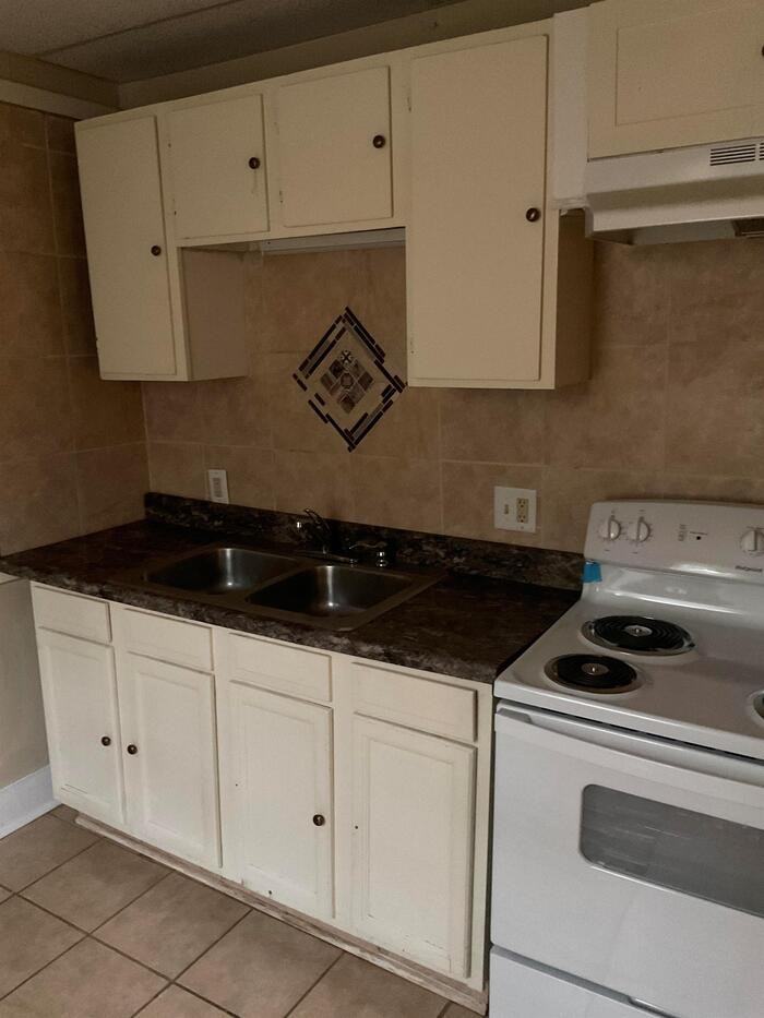 335 Pineneedle Rd - Photo 3 of 10