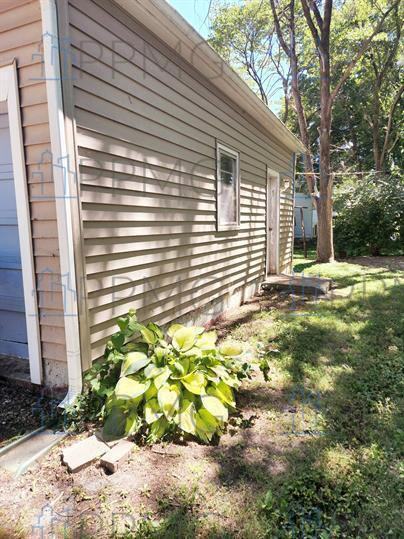 2503 N Woodlawn Dr - Photo 3 of 10