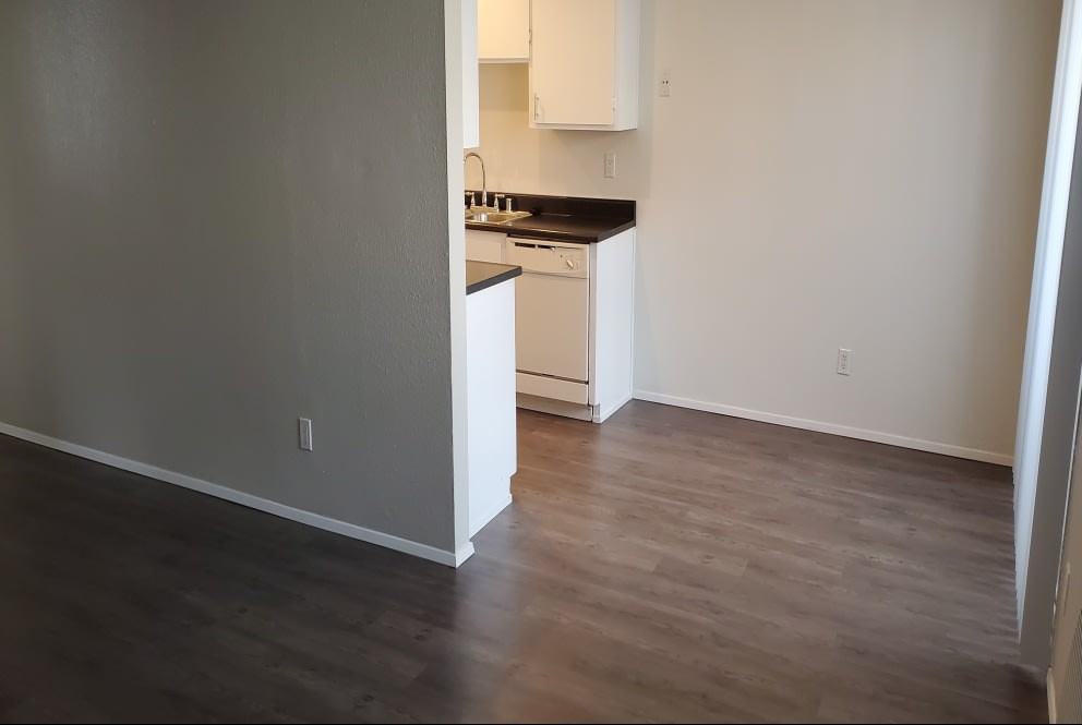 Shadow Glen - Photo 3 of 35