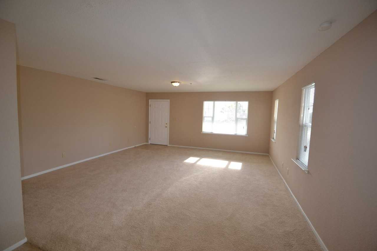 25964 Craig St - Photo 2 of 9