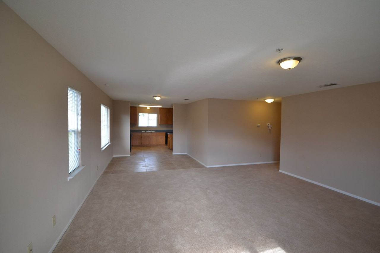 25964 Craig St - Photo 3 of 9