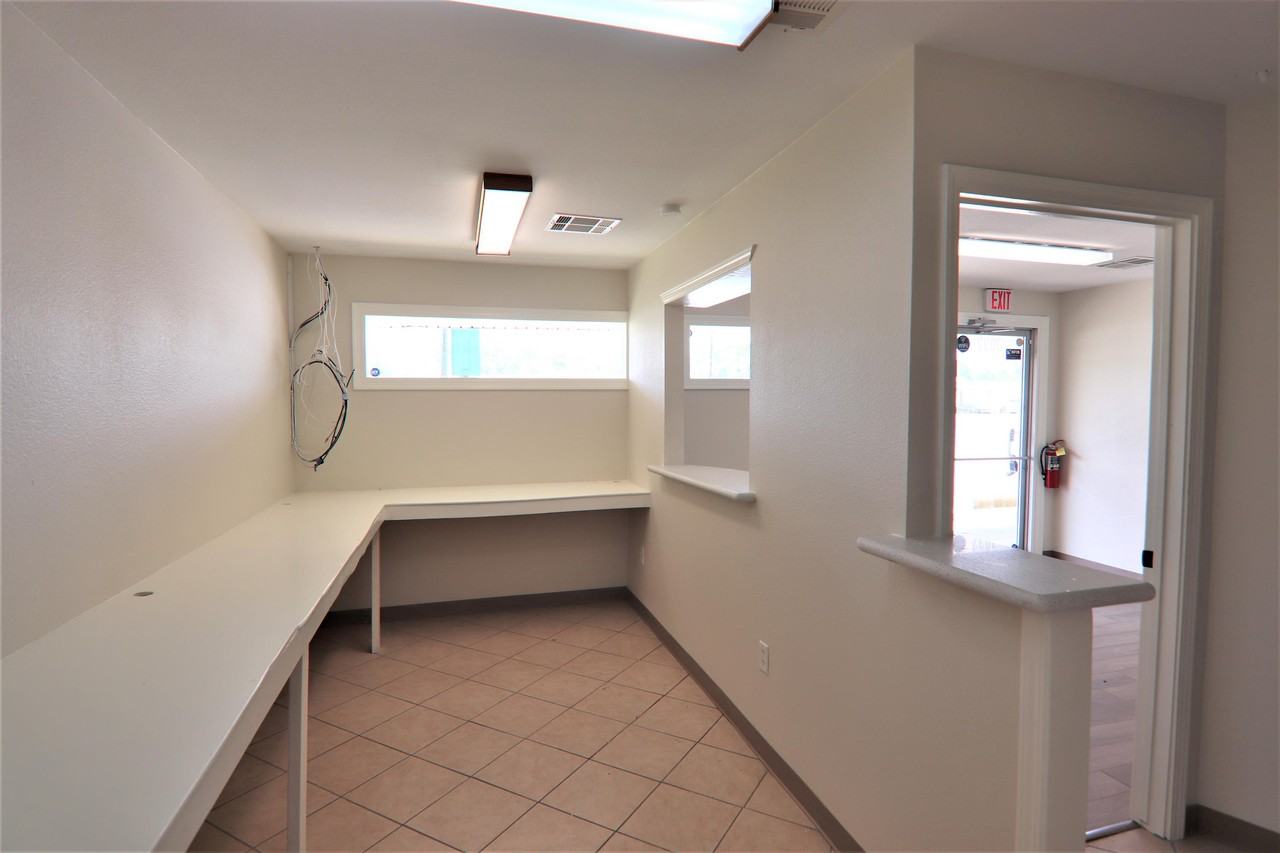 1037 S Main St #1 - Photo 4 of 15