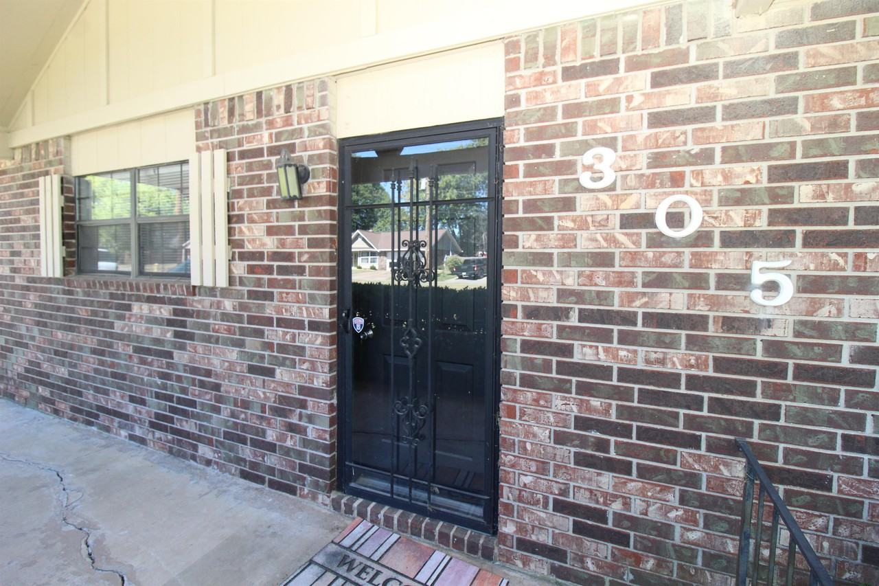 305 Sw 10th St #1 - Photo 3 of 41