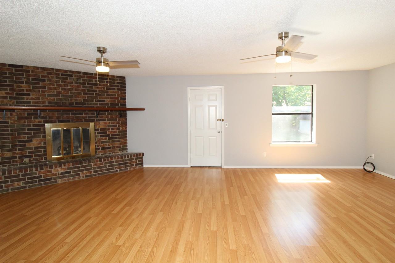 305 Sw 10th St #1 - Photo 5 of 41