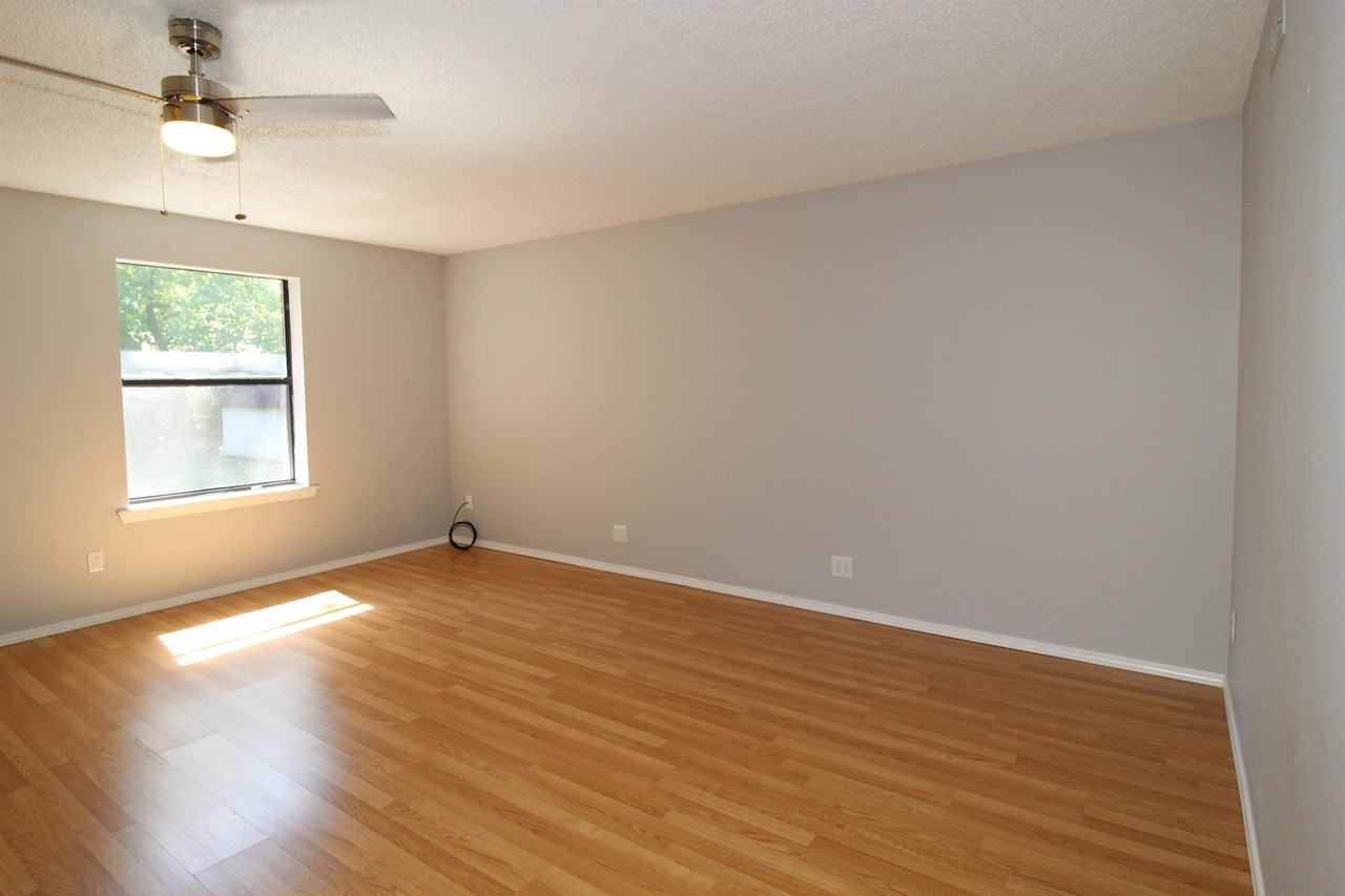 305 Sw 10th St #1 - Photo 6 of 41