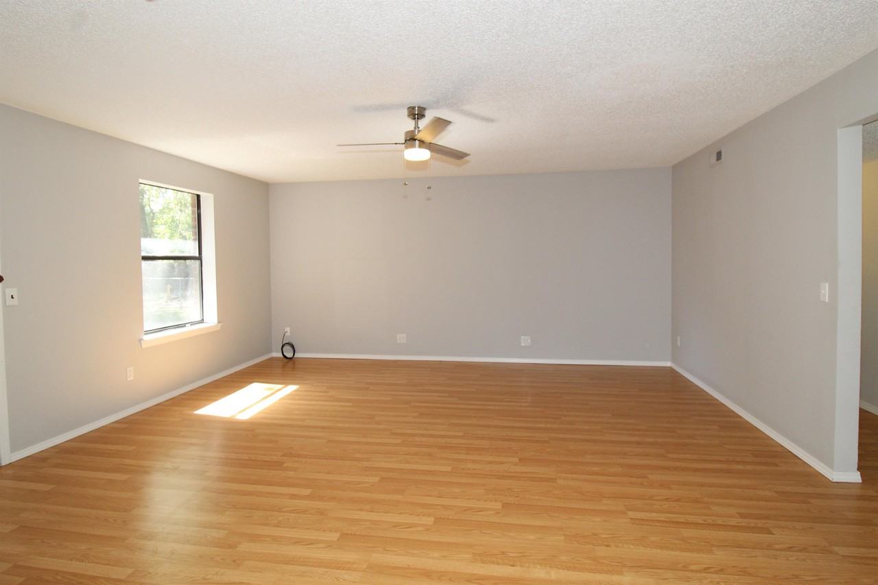305 Sw 10th St #1 - Photo 7 of 41