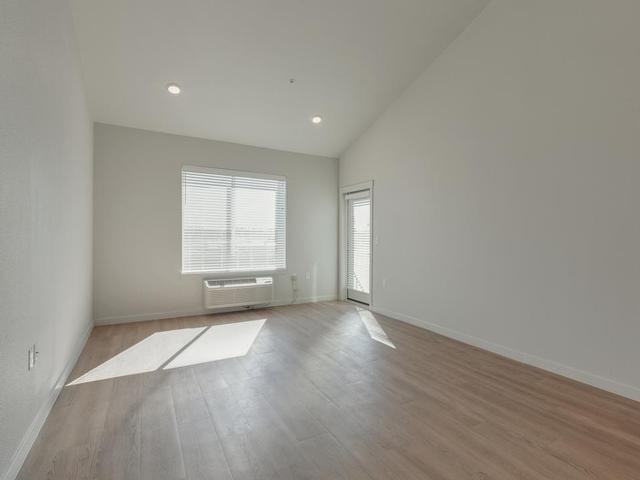 6900 Ne 154th Ave - Photo 2 of 9