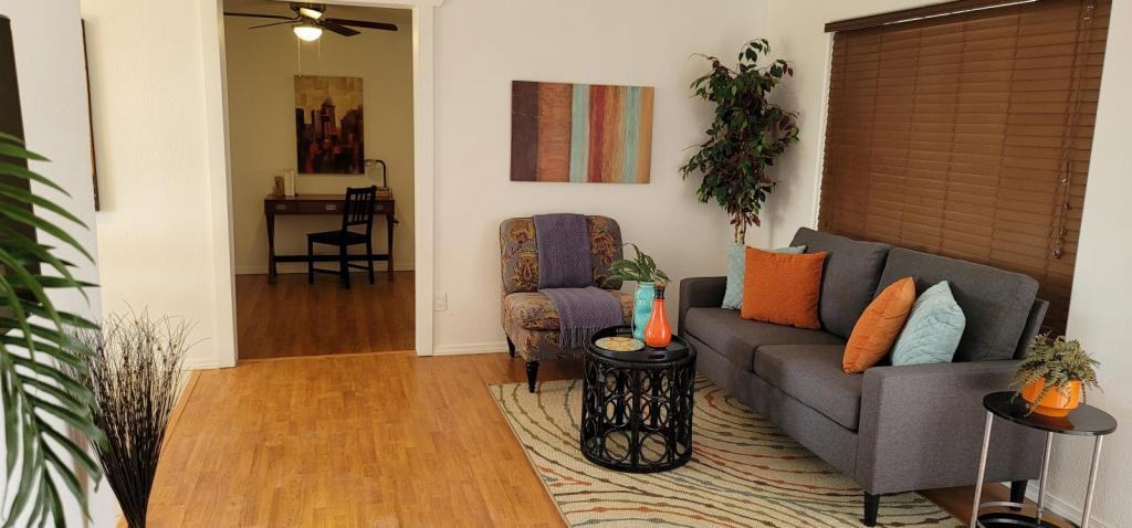 11100 Love Ave Ne - Photo 3 of 15