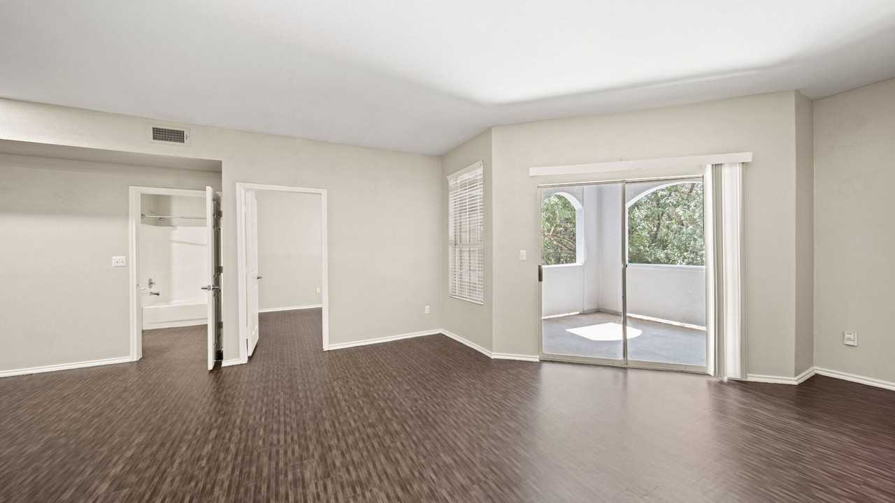 Ellie Apartments - Photo 5 of 45