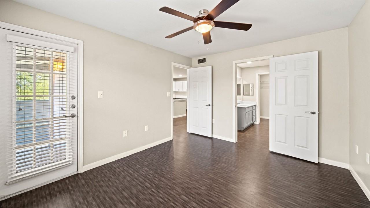 Ellie Apartments - Photo 6 of 45