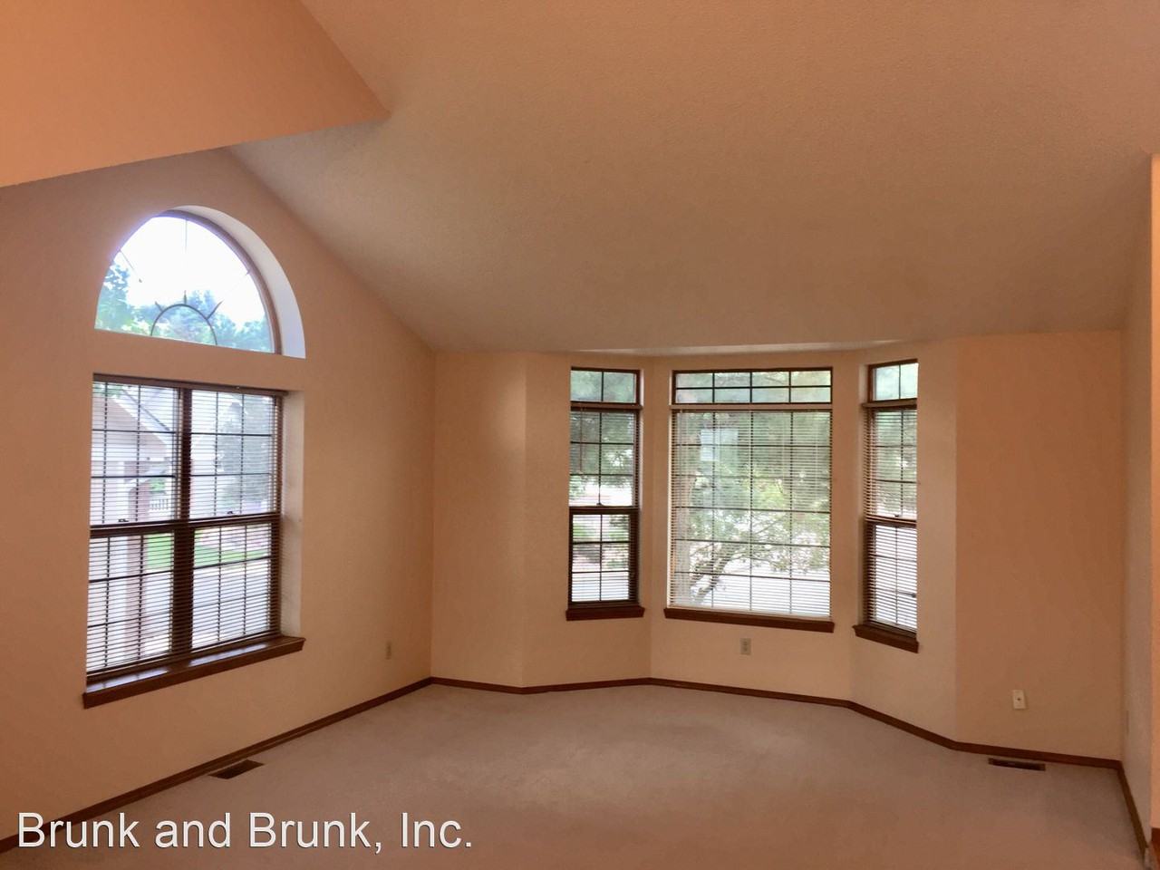 2340 Kittridge Ave - Photo 2 of 34