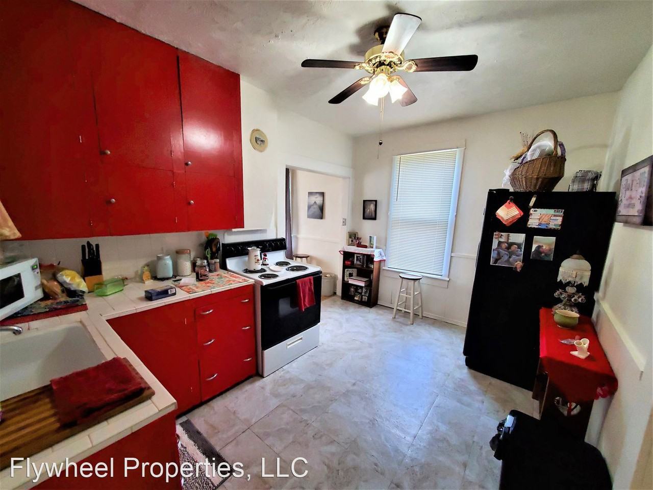 817 Webster St - Photo 3 of 23