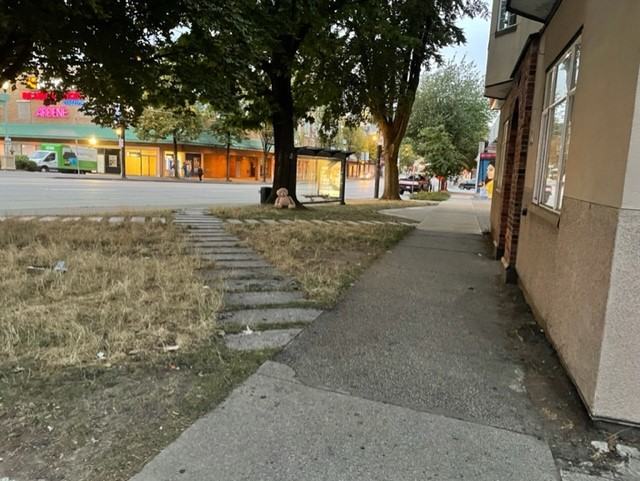 Adrian Court - Photo 3 of 27