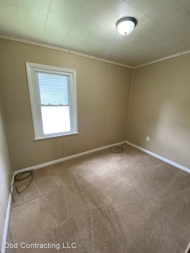 318 Elizabeth St - Photo 3 of 8