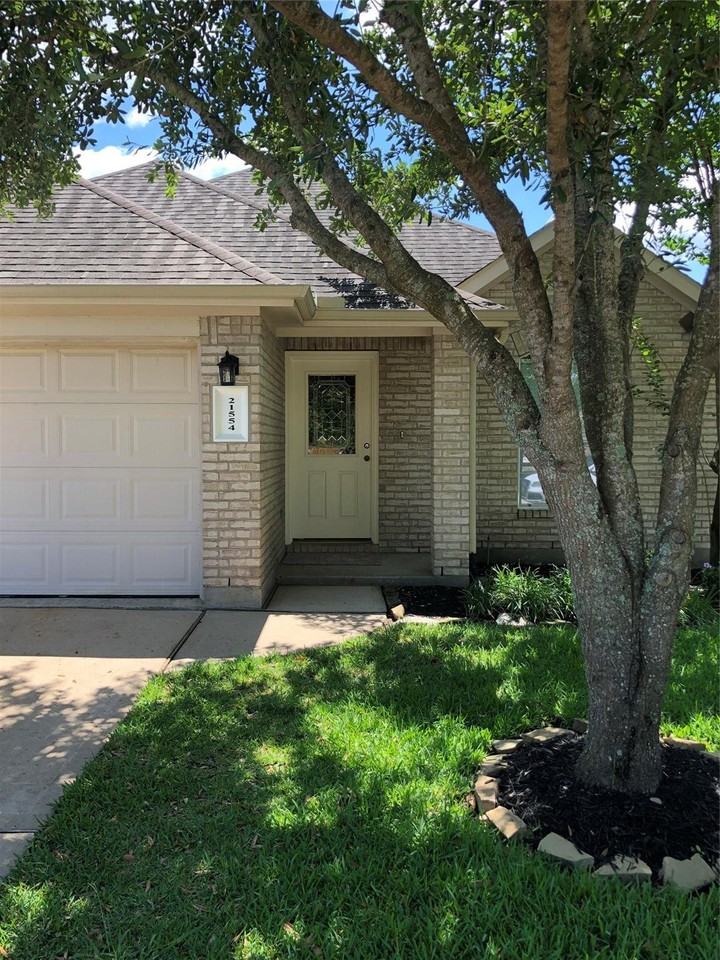 21554 Falvel Lake Dr - Photo 2 of 8