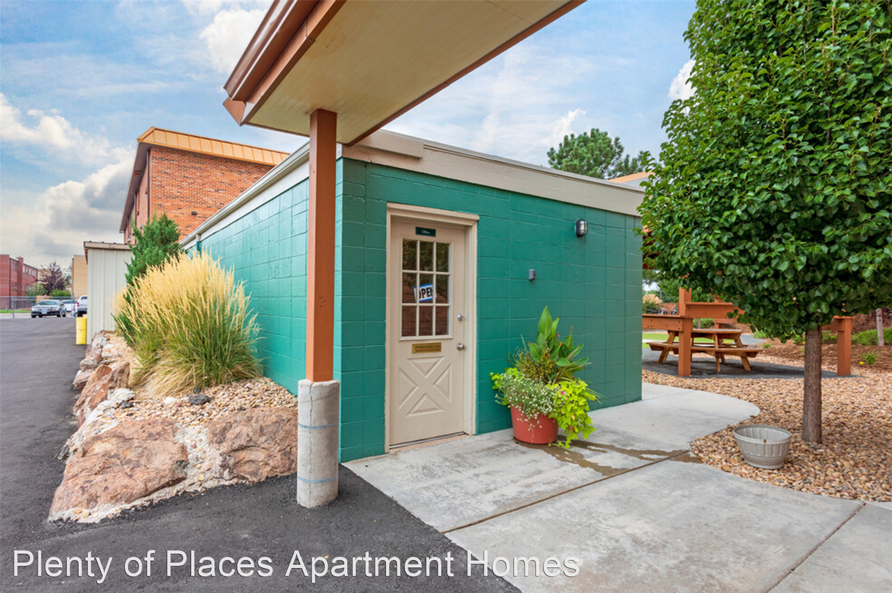 13033 E 14th Place - Photo 3 of 10