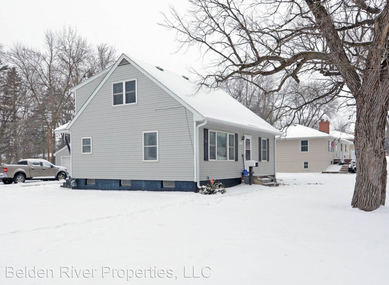 2153 Green Ave - Photo 3 of 10