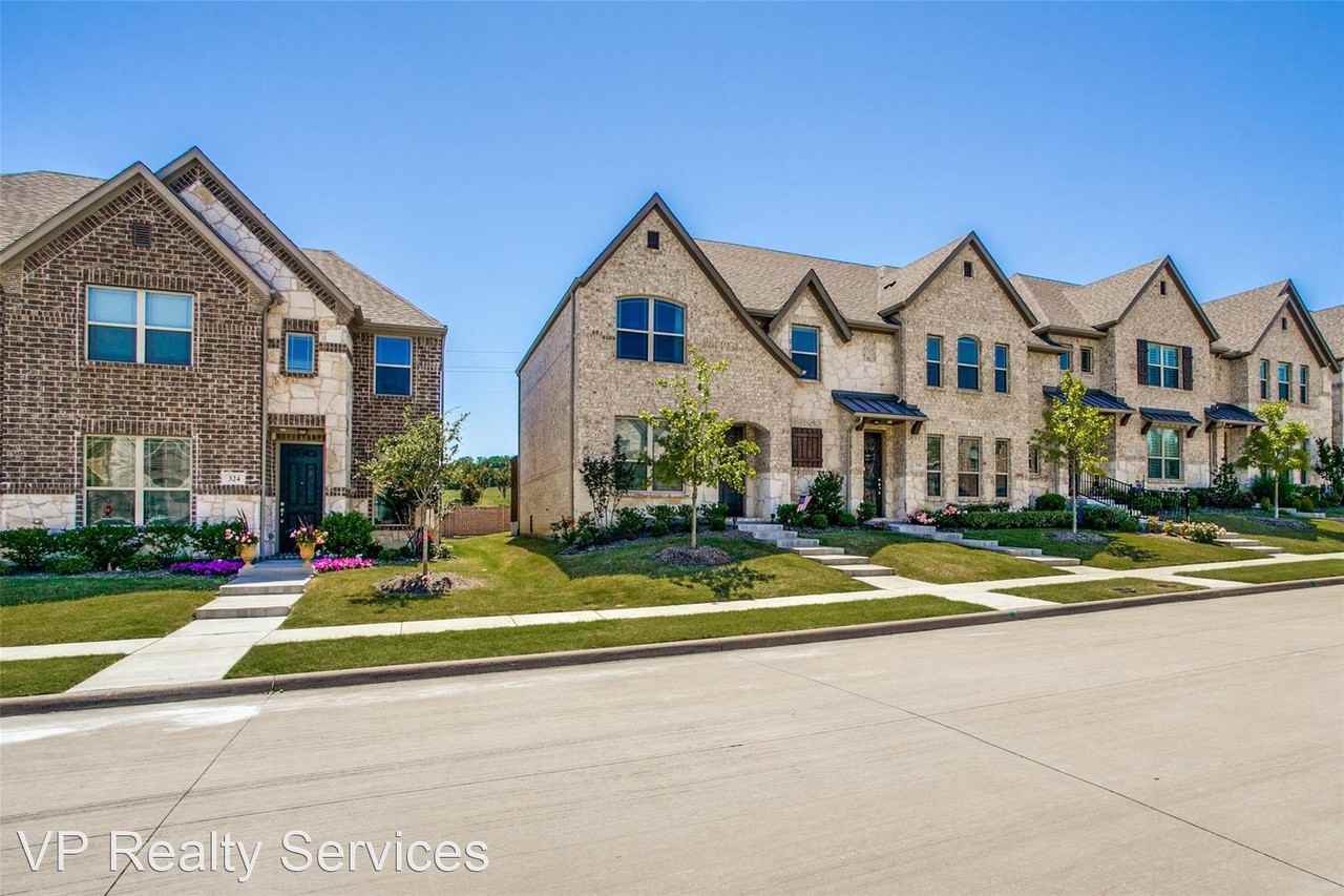 320 Tottenham Ct - Photo 2 of 25