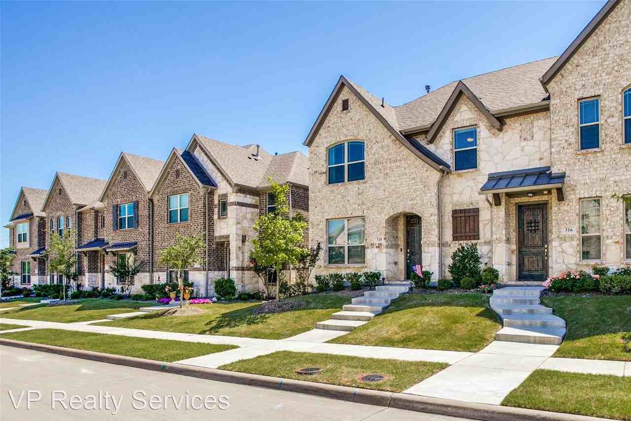 320 Tottenham Ct - Photo 3 of 25