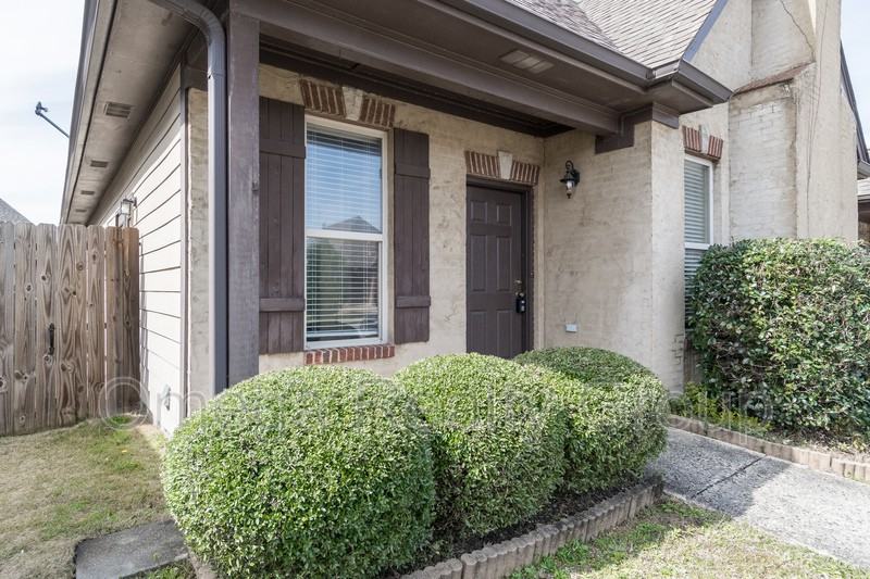 1099 Washington Dr - Photo 5 of 38