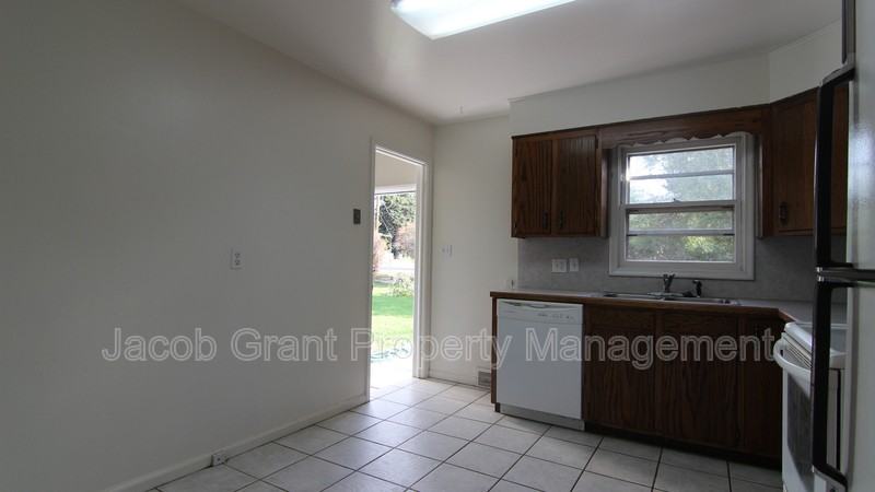 1517 Beverly Rd - Photo 3 of 13