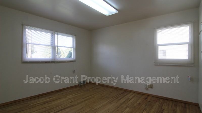1517 Beverly Rd - Photo 7 of 13