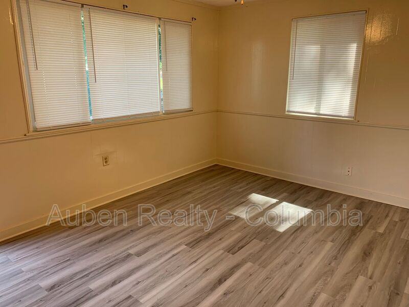 1614 Oak St - Photo 3 of 13
