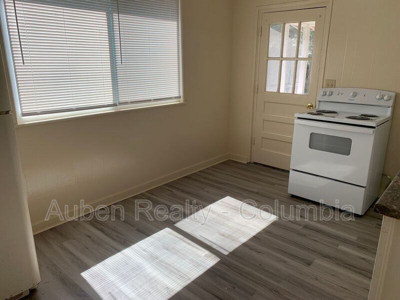 1614 Oak St - Photo 5 of 13
