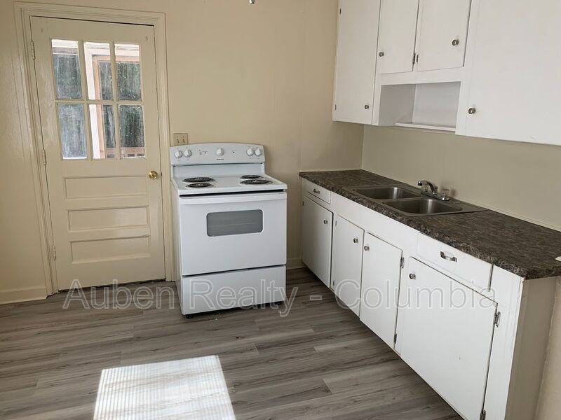 1614 Oak St - Photo 6 of 13