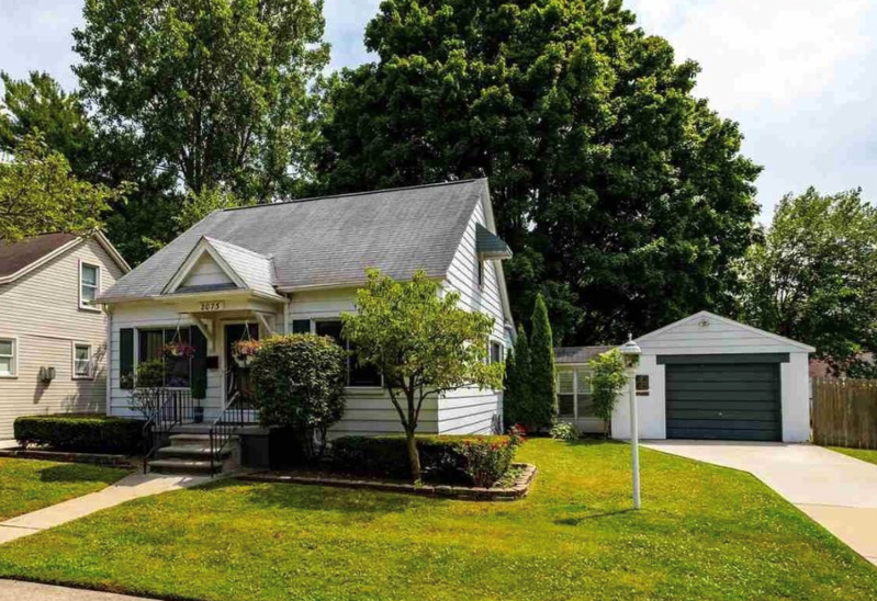 2073 Ridgemont Rd - Photo 2 of 11