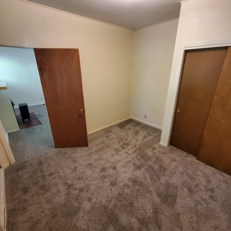 1001 E Jefferson St #1-2 - Photo 3 of 17