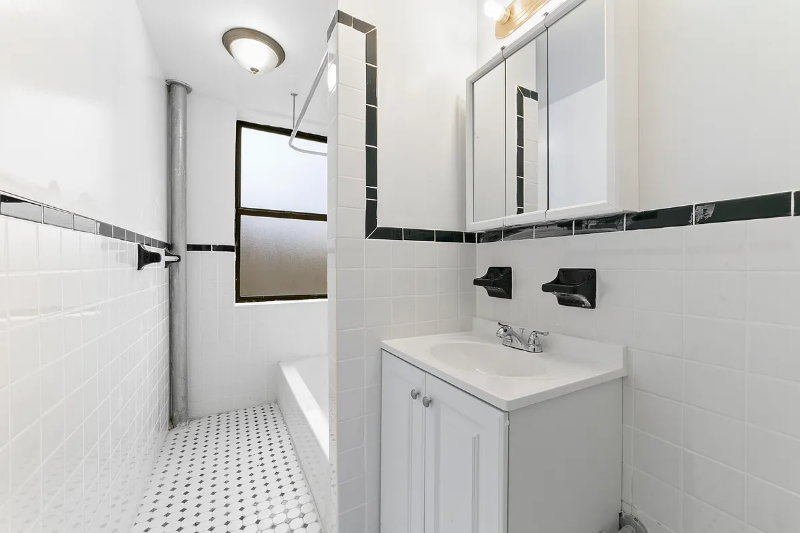 4320 48th St - Photo 3 of 7