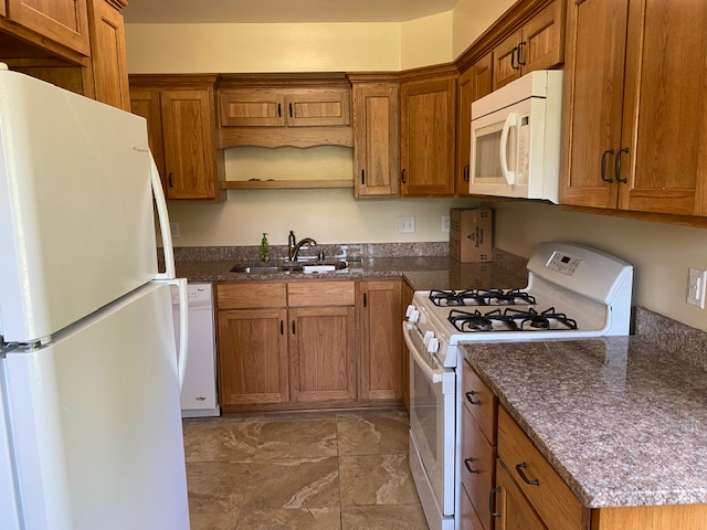 5512 Clearview Rd - Photo 3 of 18