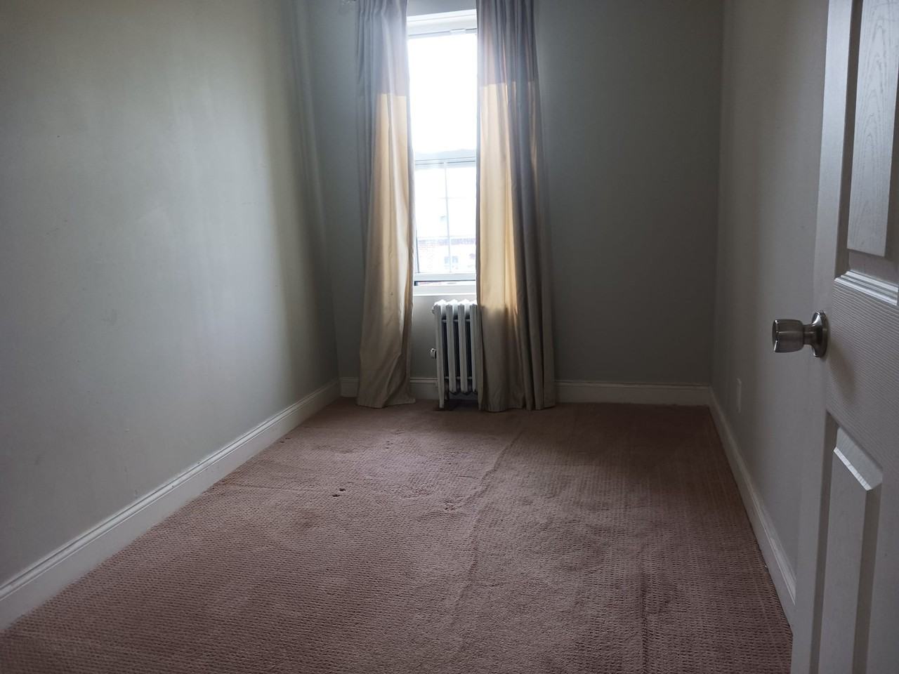 1555 East 38th Street 2f - Photo 3 of 12