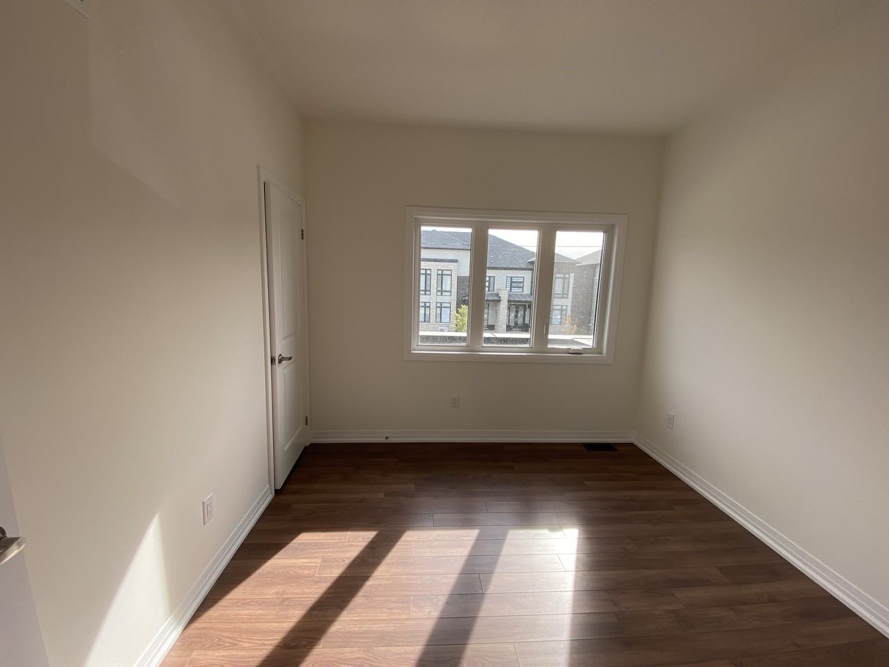 207 Coronation Road #Room - Photo 3 of 28