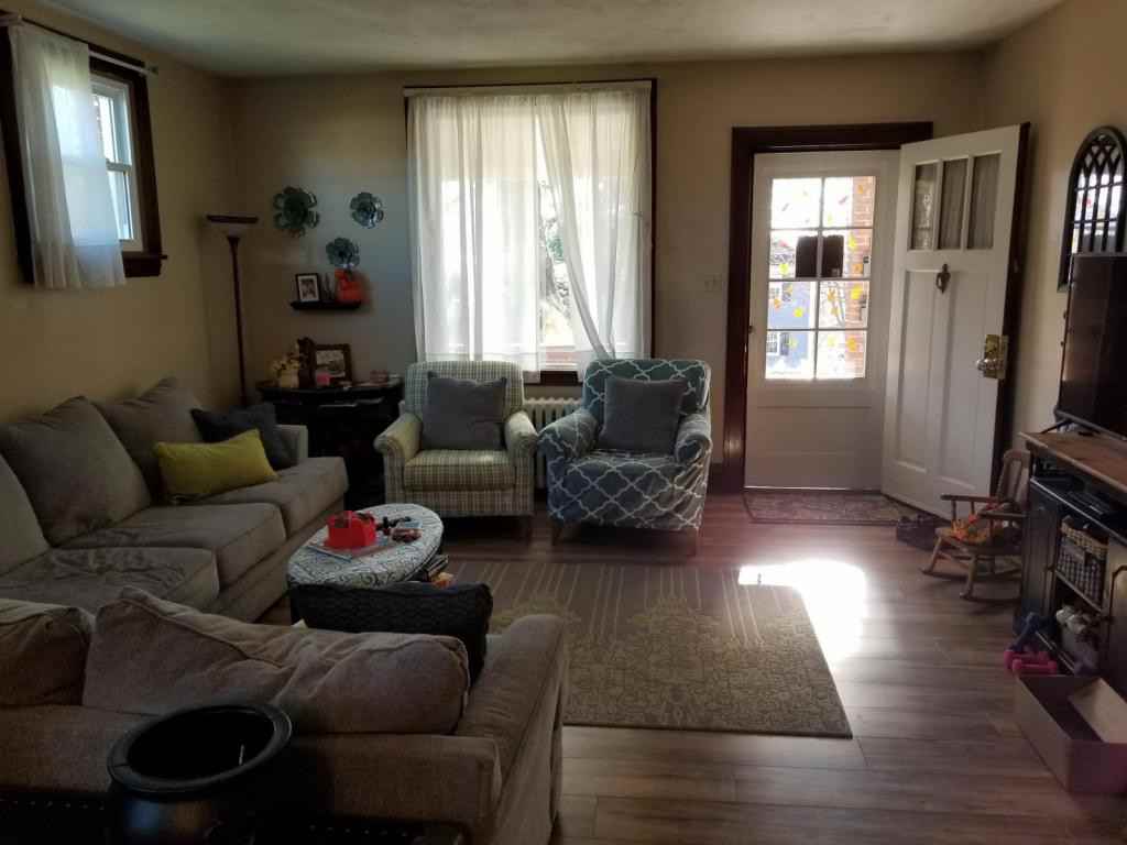 212 Palliser St - Photo 3 of 15