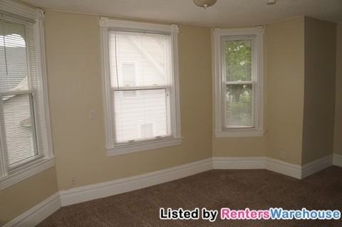 1359 Thomas Ave W - Photo 3 of 7